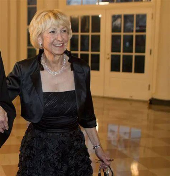 Astrid Menks Bio, Net Worth, Waren Buffet, Job, Family, Husband