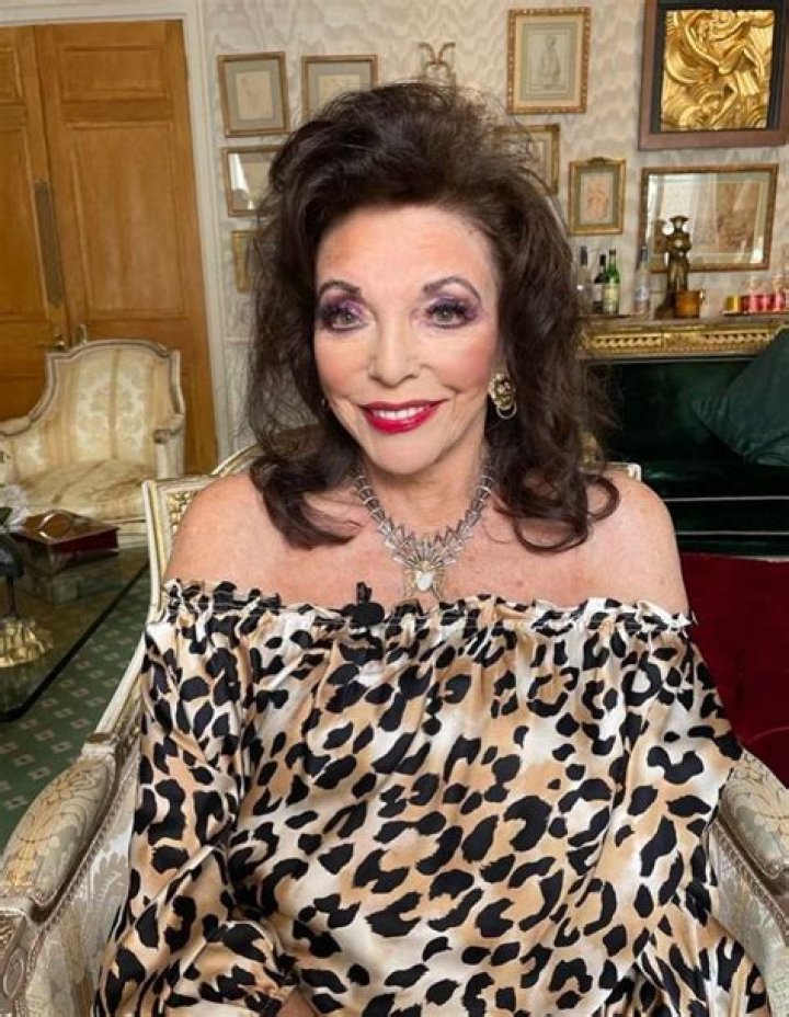 Joan Collins wows with never-ending legs in flirty flashback
