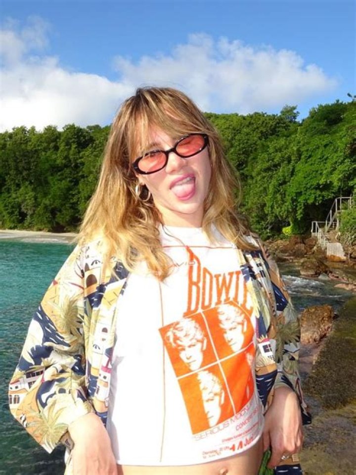 We over-analysed Suki Waterhouse’s winter sun pregnancy wardrobe